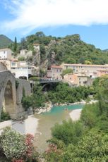Nyons Le Pont Roman passe sur la rivière Eygues___serialized1